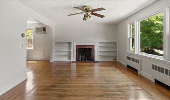29 Cormier Rd, Lincoln, RI 02865