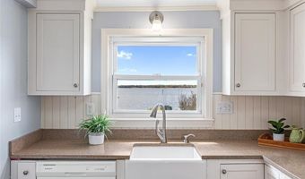 15 Shore Dr, Barrington, RI 02806