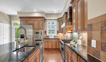 1818 POTOMAC GREENS Dr, Alexandria, VA 22314