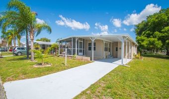 900 Laurel Cir, Barefoot Bay, FL 32976