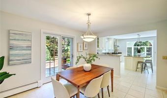 15 Sylvia Ln, Lincoln, RI 02865