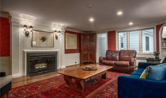 2 Cherry Ln, Bristol, RI 02809