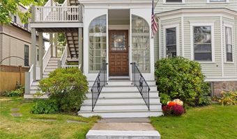 17 Everett St, Newport, RI 02840