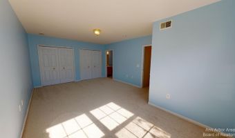 2767 S Knightsbridge Cir, Ann Arbor, MI 48105