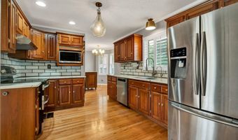 3046 Hawthorne St, Athens, TN 37303