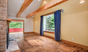 4 Spruce Mountain Trl, Danbury, CT 06810