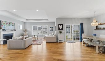 46 Somerset Cir, North Kingstown, RI 02852