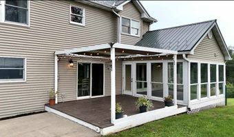 1049 Vine Ave, Riverside, IA 52327