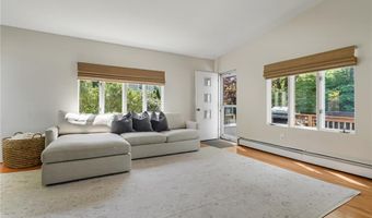5 Indigo Rd, Barrington, RI 02806