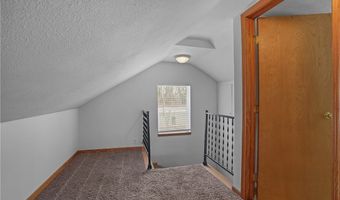 2218 Lee Dr, Akron, OH 44306