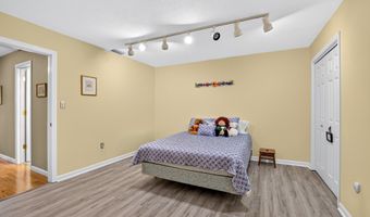 405 Timber Ln 405, Canton, CT 06019