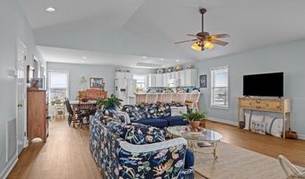 108 N Kinston Ave, Atlantic Beach, NC 28512