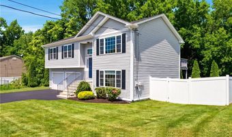 17 Ostend St, Johnston, RI 02919