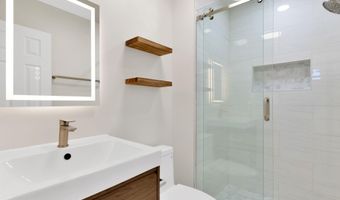 6630 MEDINAH Ln, Alexandria, VA 22312