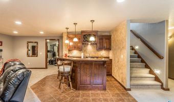 512 S Country Club Ave, Brandon, SD 57005