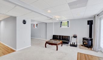 65 ANGELA Ln, York, PA 17402