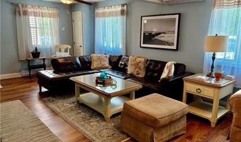15 Deangelis Dr, Narragansett, RI 02882