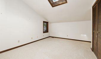 271 N McClellan St 105, Auburn, IN 46706