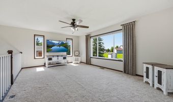 814 Curt Felt Dr, Alexandria, MN 56308