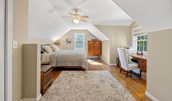 31 Nathan Hale Ct, Cheshire, CT 06410