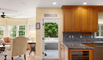 19 Ledge Rd, Bristol, RI 02809