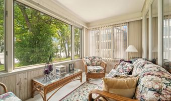 2213 SUNRISE Dr, Appleton, WI 54914