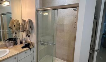 19900 E Country Club Dr 114, Aventura, FL 33180