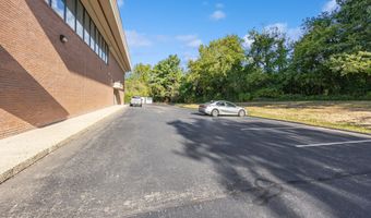 1271 S Broad St, Wallingford, CT 06492