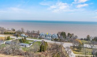2614 LAKE St, Algoma, WI 54201