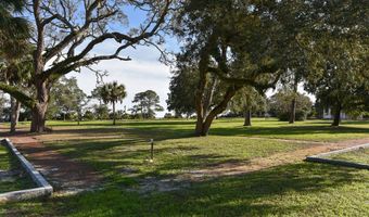 160 Ave C, Apalachicola, FL 32320