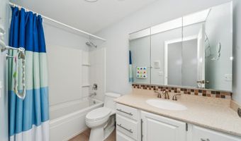18 W Appletree Ln, Arlington Heights, IL 60004