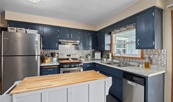 310 N Woodhill Dr, Amherst, OH 44001
