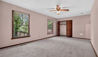 12757 Chamberlain Rd, Aurora, OH 44202