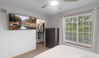 15548 Flyboat Ln, Apple Valley, MN 55124