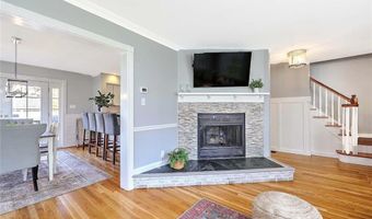 17 Mosher Dr, Barrington, RI 02806