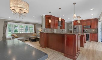 210 W Pickwick Rd, Arlington Heights, IL 60005