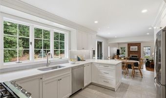 136 Holly Hills Ln, North Kingstown, RI 02874