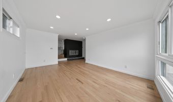 207 Hillcrest Rd, Bridgeport, CT 06606
