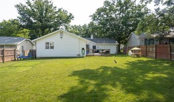 531 Charoak Dr, Ballwin, MO 63021