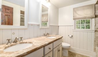 6 Brookdale Ln, Brookfield, CT 06804