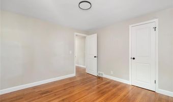 81 Redwood Dr, Cranston, RI 02920