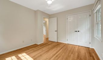 4003 KLOMAN St, Annandale, VA 22003