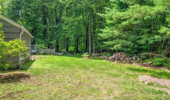 325 Shady Hill Dr, East Greenwich, RI 02818