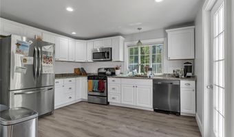 19 Hardwick St, Cumberland, RI 02864