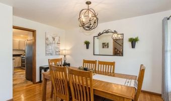 1049 Vine Ave, Riverside, IA 52327