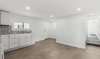 38 Newbury St, Auburn, ME 04210