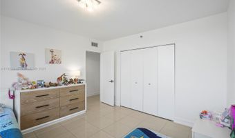 1000 W Island Blvd 504, Aventura, FL 33160