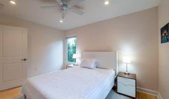 4614 ROXBURY Dr, Bethesda, MD 20814