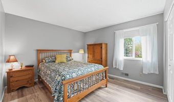 5856 139th St W, Apple Valley, MN 55124