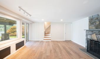 100 N Lake Shore Dr, Brookfield, CT 06804